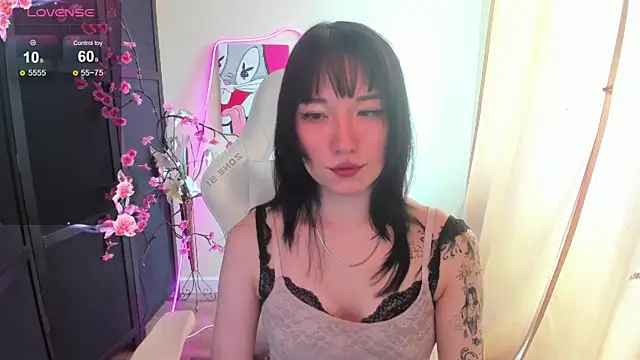 AliceeinWonderlanddd online show from April 8, 2026, 3:17 am