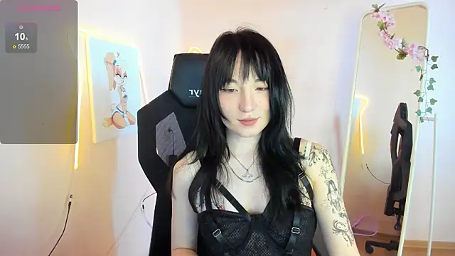 Snapshot of AliceeinWonderlanddd chatting on May 17, 2026, 2:20 am AliceeinWonderlanddd online show from May 17, 2026, 2:20 am