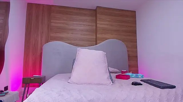 shaina adams online show from February 14, 2026, 12:02 pm