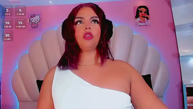 Snapshot of Maia_Hotts chatting on February 5, 2026, 5:01 am Maia Hotts online show from February 5, 2026, 5:01 am