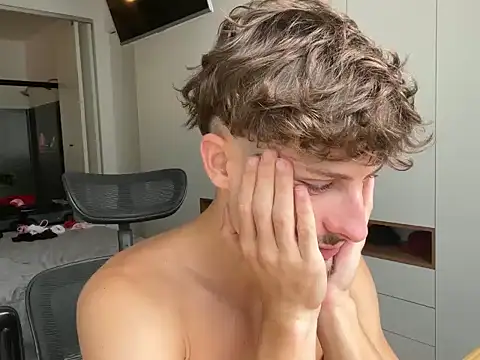 vitoraugustoxxx online show from February 5, 2026, 6:23 pm