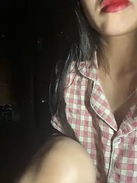 uyensexy online show from April 5, 2026, 3:53 pm