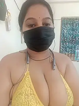 Snapshot of Aliya_Hott chatting on July 19, 2026, 6:39 am Aliya Hott online show from July 19, 2026, 6:39 am