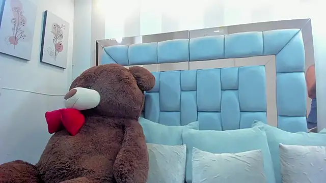 Snapshot of crystalstonee chatting on February 14, 2026, 7:54 pm crystalstonee online show from February 14, 2026, 7:54 pm