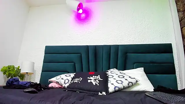 Dahliablack online show from March 13, 2026, 12:45 pm