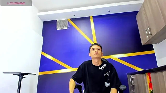 Matheus Ic online show from February 14, 2026, 8:49 pm