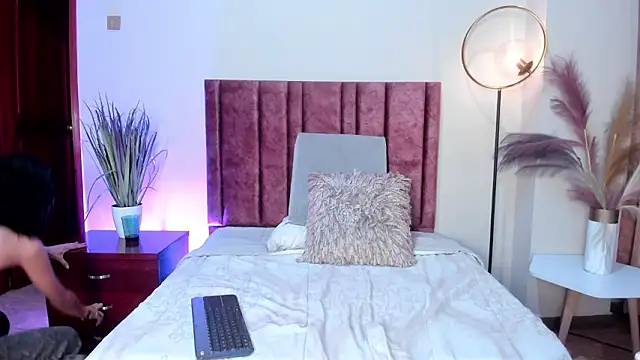 AylaStone online show from February 19, 2026, 6:15 pm