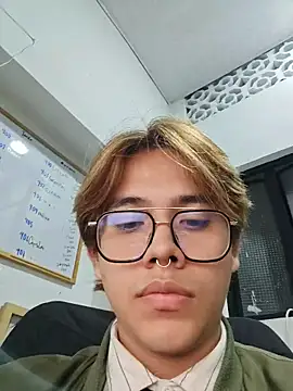 Snapshot of benji_vampire chatting on February 14, 2026, 1:24 am benji vampire online show from February 14, 2026, 1:24 am