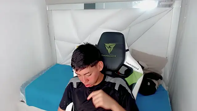 Liarr  online show from February 9, 2026, 7:51 pm