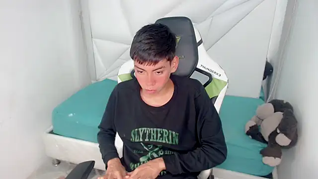 Liarr  online show from February 24, 2026, 8:07 pm