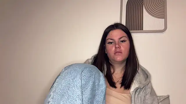 kiaraaaa75 online show from February 4, 2026, 5:19 pm