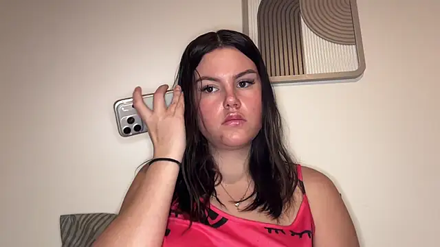 kiaraaaa75 online show from February 16, 2026, 8:05 pm