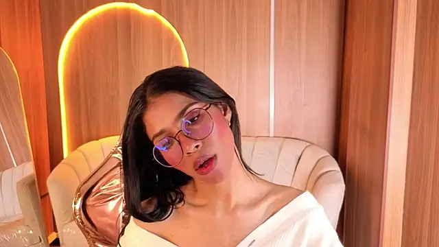 Alina b  online show from March 4, 2026, 8:04 pm