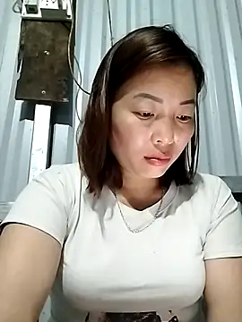 Ella-aa online show from March 25, 2026, 6:36 pm