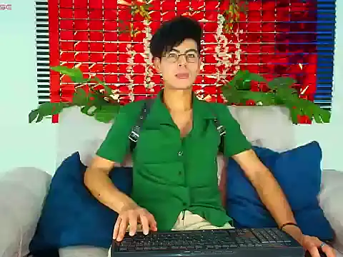 ThiiagoSaeenz online show from February 13, 2026, 3:08 pm