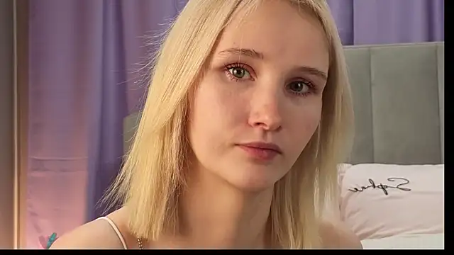 CrystalLili online show from April 10, 2026, 3:12 am