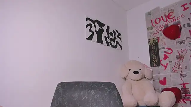 Nia13 online show from February 17, 2026, 6:32 am