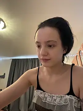 MiaTee online show from February 11, 2026, 4:50 am