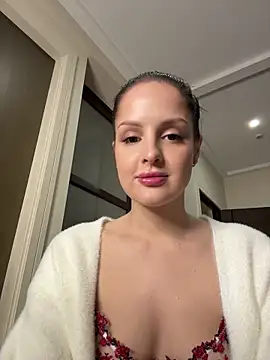 Evayra online show from April 19, 2026, 4:17 pm