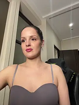 Evayra online show from April 19, 2026, 6:10 pm