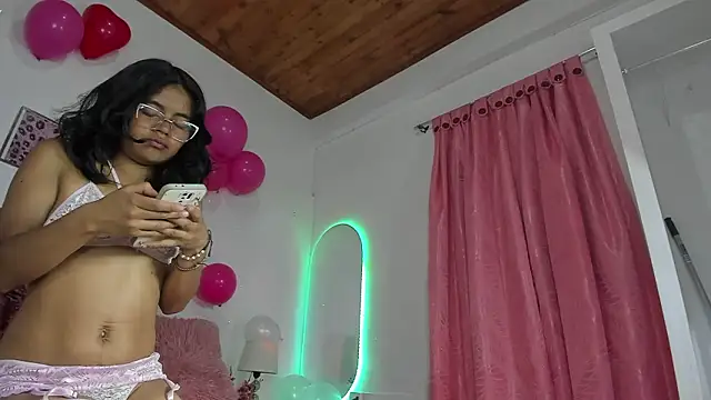 luna velveth online show from February 12, 2026, 1:22 am