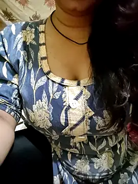 Snapshot of PARI51 chatting on May 26, 2026, 7:43 pm PARI51 online show from May 26, 2026, 7:43 pm