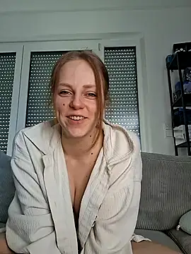 Snapshot of Larifari0406 chatting on March 3, 2026, 1:28 pm Larifari0406 online show from March 3, 2026, 1:28 pm