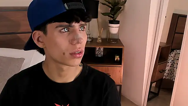 Snapshot of Angel_eros_ chatting on March 5, 2026, 4:19 am Angel eros online show from March 5, 2026, 4:19 am