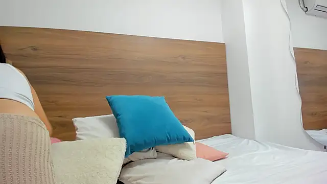 Snapshot of luz-miiaa chatting on February 12, 2026, 12:00 pm luz-miiaa online show from February 12, 2026, 12:00 pm