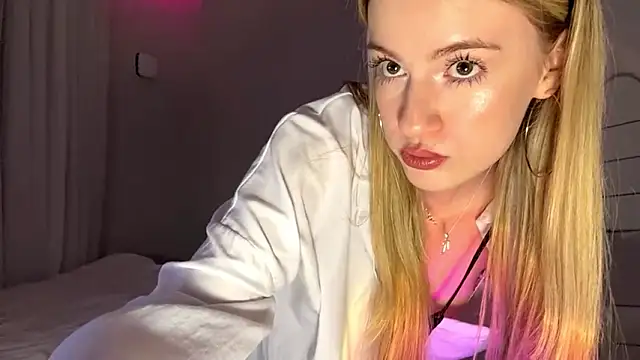 Between Eeys online show from February 11, 2026, 3:39 pm