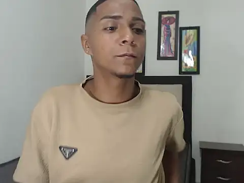 Snapshot of hotboyluxe chatting on February 14, 2026, 2:41 am hotboyluxe online show from February 14, 2026, 2:41 am