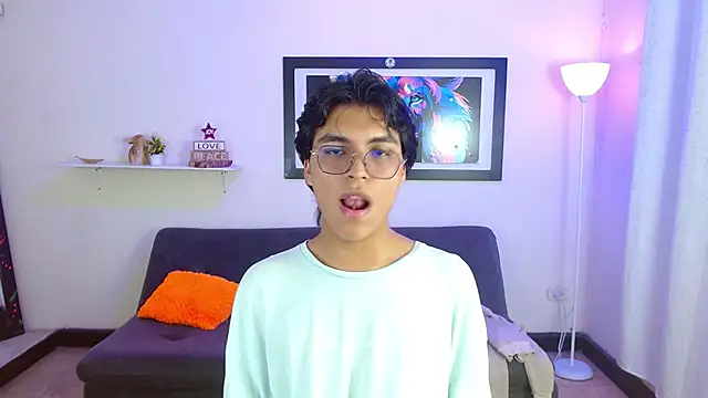 Snapshot of Maecum18 chatting on February 16, 2026, 8:38 pm Maecum18 online show from February 16, 2026, 8:38 pm