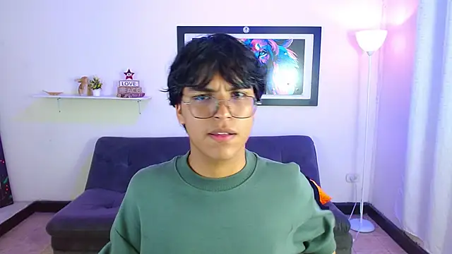 Snapshot of Maecum18 chatting on March 3, 2026, 9:21 pm Maecum18 online show from March 3, 2026, 9:21 pm