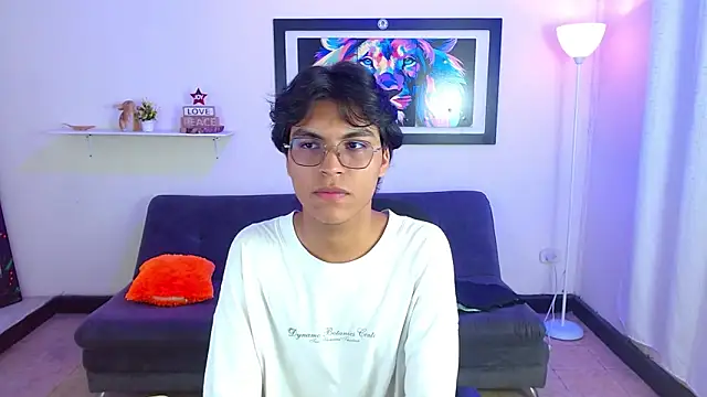 Snapshot of Maecum18 chatting on March 4, 2026, 8:26 pm Maecum18 online show from March 4, 2026, 8:26 pm