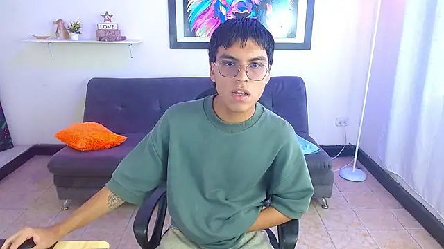 Maecum18 online show from April 20, 2026, 8:43 pm