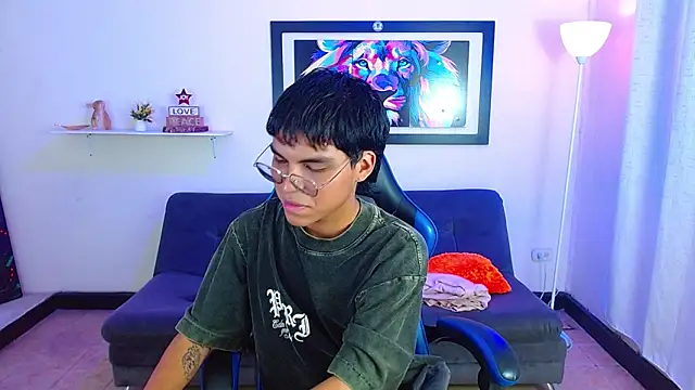 Snapshot of Maecum18 chatting on May 12, 2026, 9:12 pm Maecum18 online show from May 12, 2026, 9:12 pm