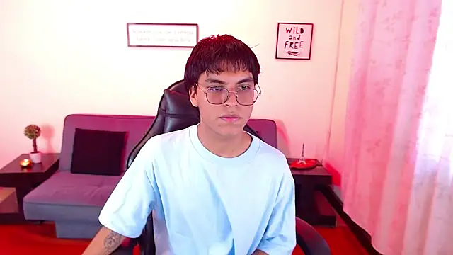 Snapshot of Maecum18 chatting on May 13, 2026, 9:22 pm Maecum18 online show from May 13, 2026, 9:22 pm