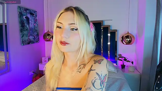 Snapshot of Mariluu_ chatting on May 14, 2026, 8:04 pm Mariluu online show from May 14, 2026, 8:04 pm
