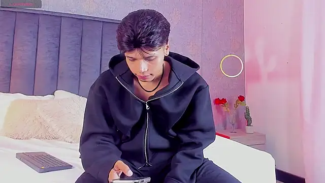 Snapshot of Alejandroo_Montenegro chatting on July 28, 2026, 11:04 pm Alejandroo Montenegro online show from July 28, 2026, 11:04 pm