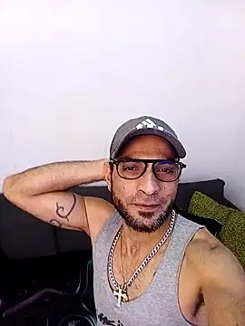 yoahotpetrafiery online show from February 19, 2026, 11:01 pm