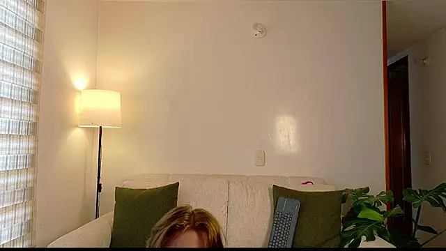 ivonnybonita   online show from June 19, 2026, 4:22 pm