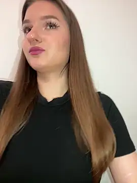 Green eyes lady online show from February 19, 2026, 12:34 pm