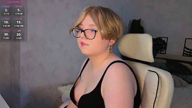 Lauraaa Smith online show from March 7, 2026, 9:17 am