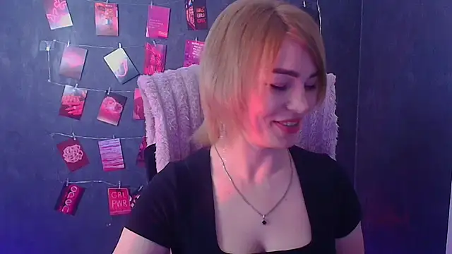 CuttieEmma online show from March 12, 2026, 6:52 am