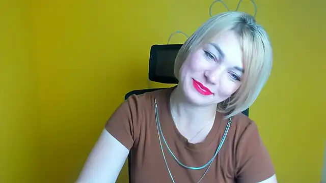 CuttieEmma online show from July 16, 2026, 5:46 am