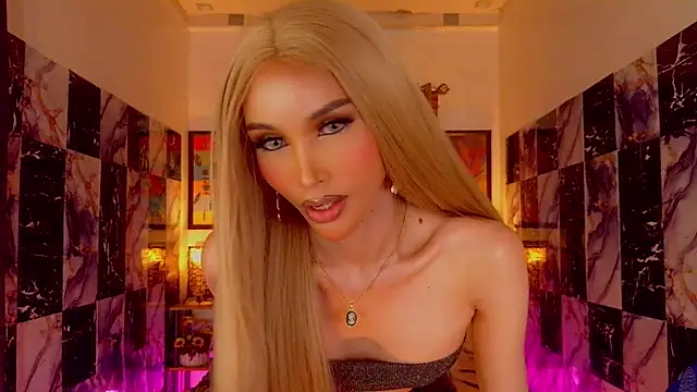 SeductiveSamanthaTS online show from February 18, 2026, 4:14 pm