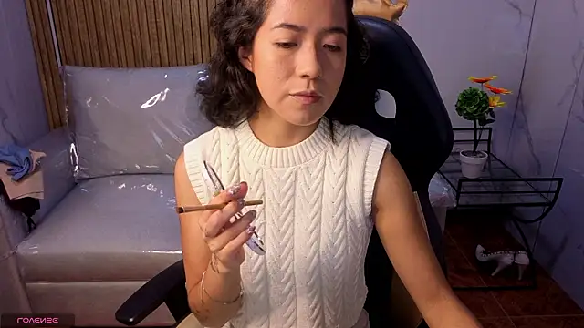 Lynn turner online show from February 4, 2026, 12:55 pm