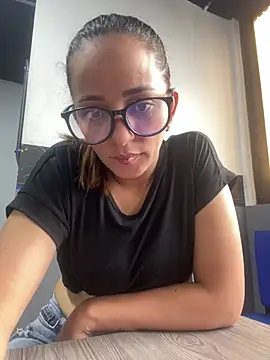 Snapshot of CristalOwens chatting on July 19, 2026, 8:12 pm CristalOwens online show from July 19, 2026, 8:12 pm
