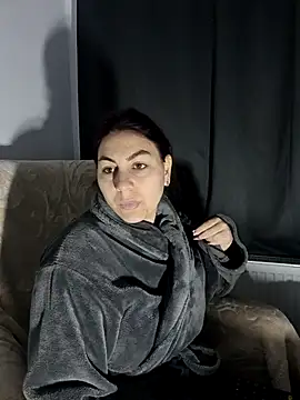 Snapshot of AbellaDesiree chatting on March 1, 2026, 4:03 am AbellaDesiree online show from March 1, 2026, 4:03 am