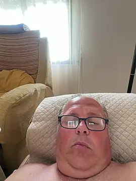 Snapshot of YachtCaptain10 chatting on May 5, 2026, 4:37 pm YachtCaptain10 online show from May 5, 2026, 4:37 pm